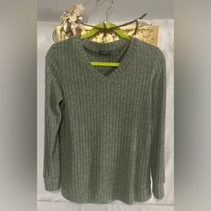 Sonneti Women's Olive Green Ribbed V-Neck Sweater Top